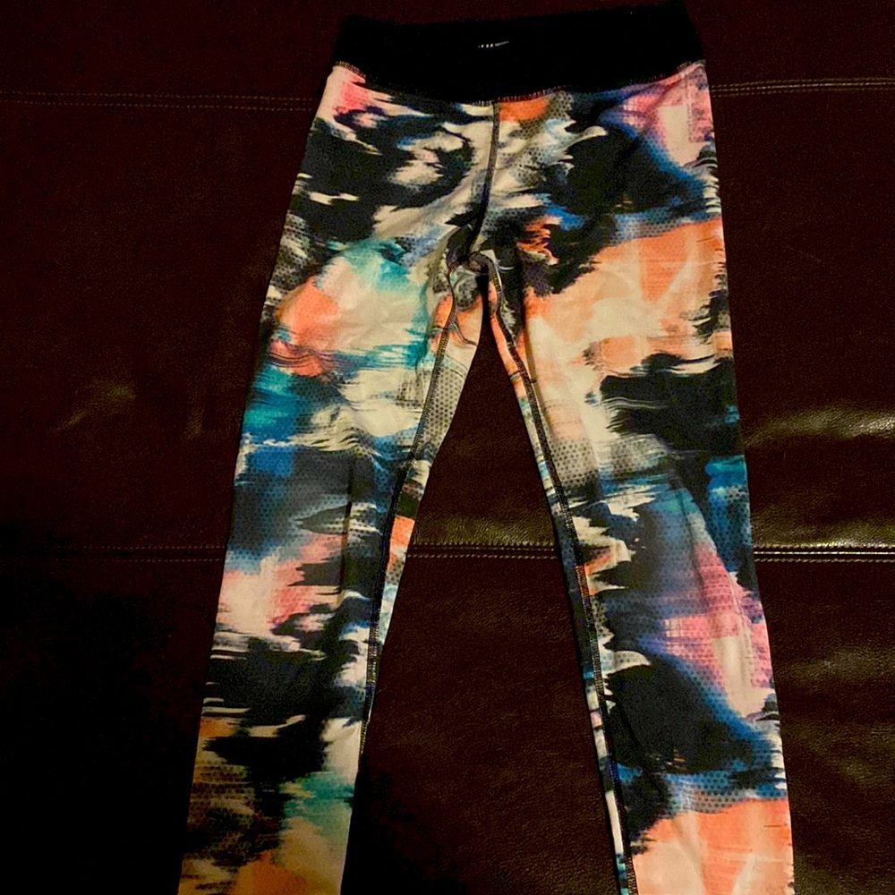 I’m selling this multicolored pair of leggings for pre teens!